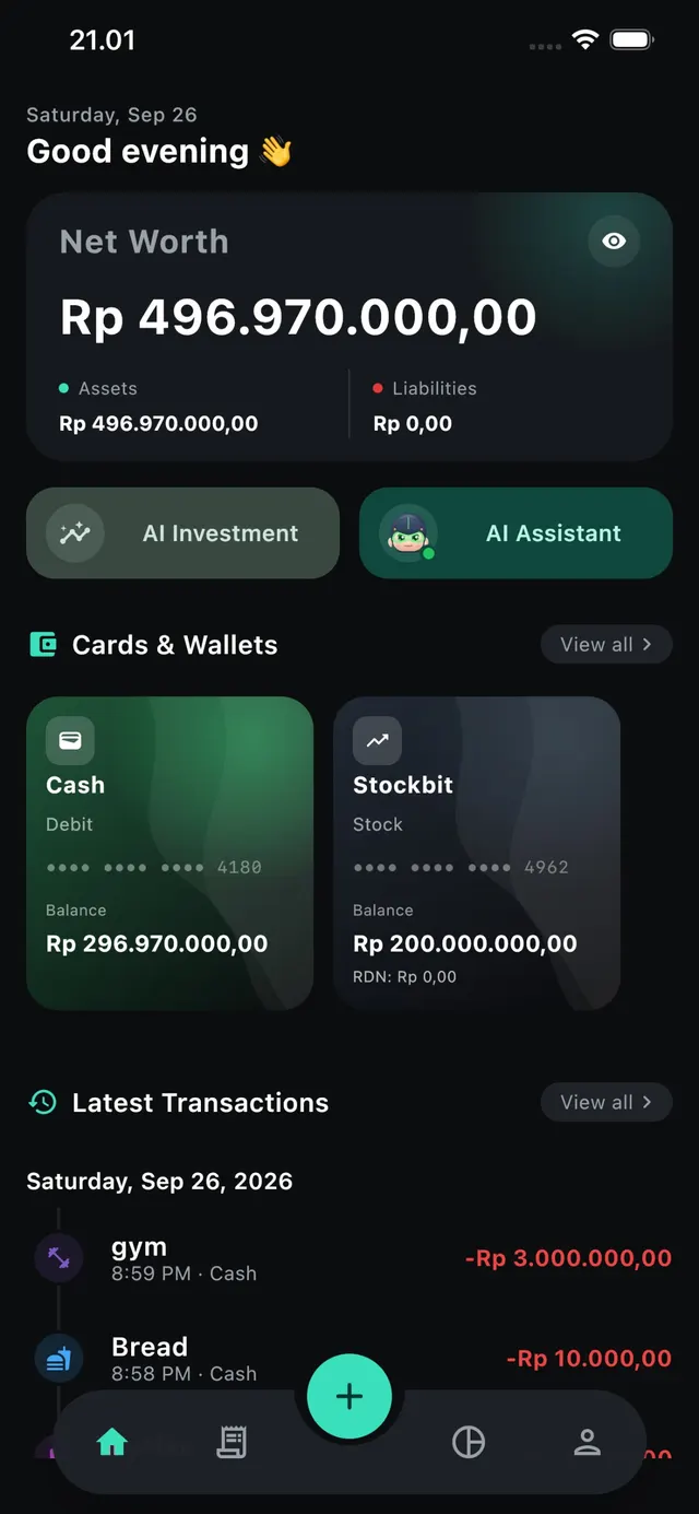 Layar Home Pocket Hero: kartu Kekayaan Bersih, tombol AI Investment dan AI Assistant, kartu dompet Cash dan Stockbit, serta transaksi terbaru.
